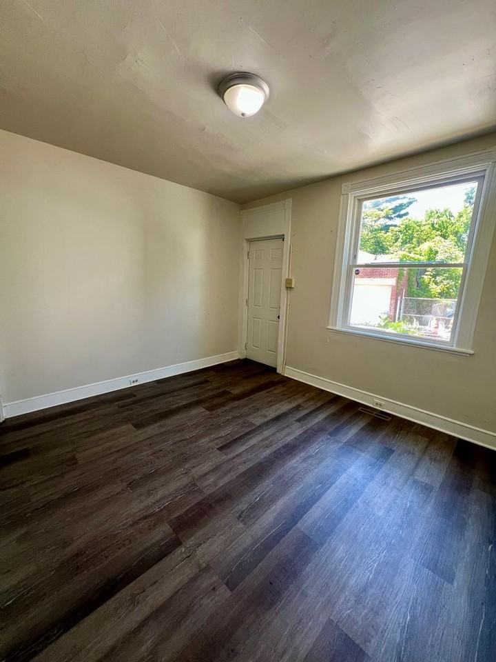 538 Lafayette St - Photo 3 of 17