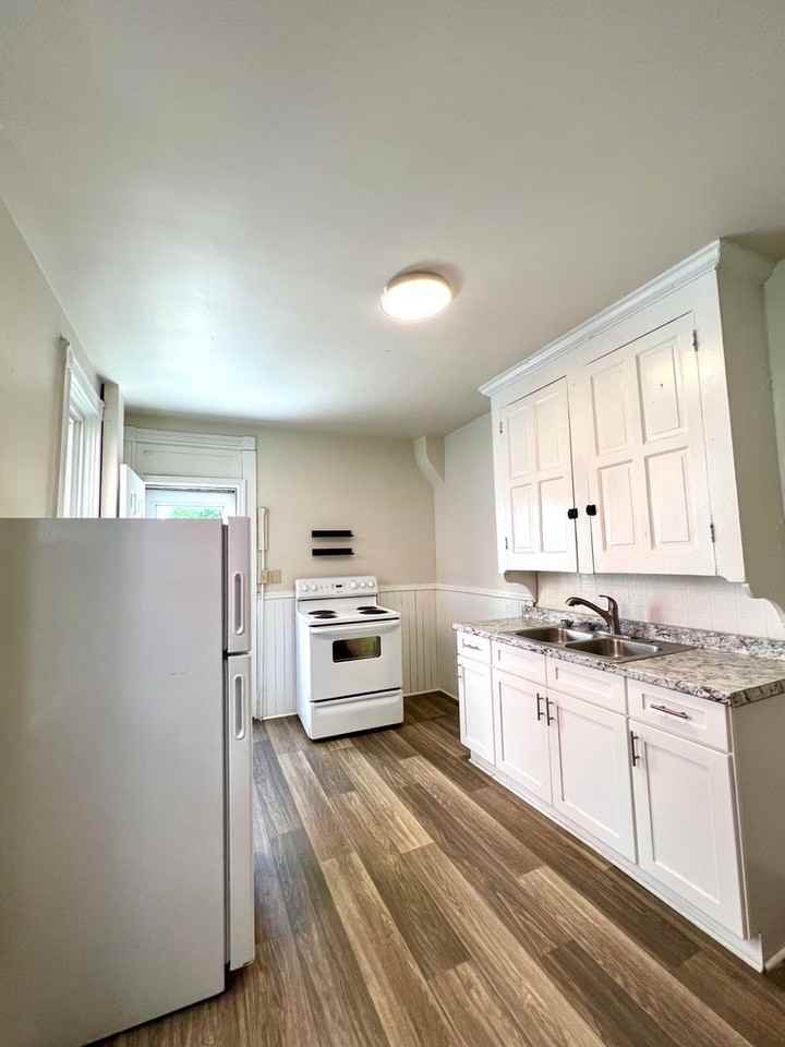 538 Lafayette St - Photo 6 of 17