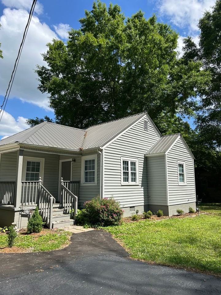 217 Longwood St - Photo 2 of 26