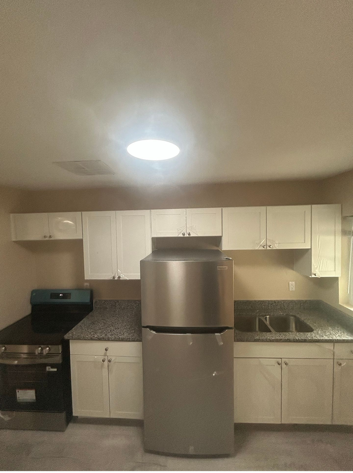 236 Hillside Dr - Photo 5 of 11