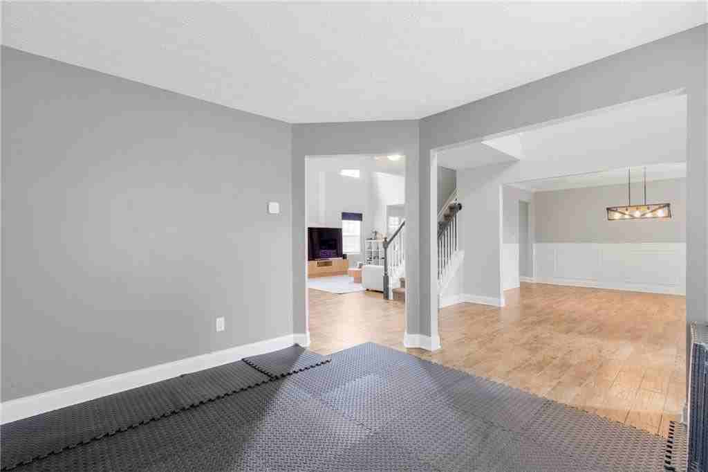 709 Roxholly Ln - Photo 5 of 35