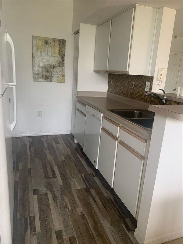131 Sw 117th Ave - Photo 3 of 12