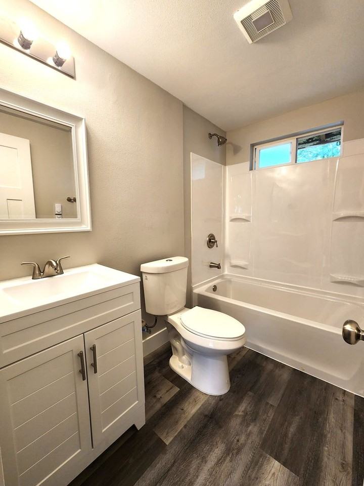Kent Fifth Avenue Townhomes - Photo 2 of 9