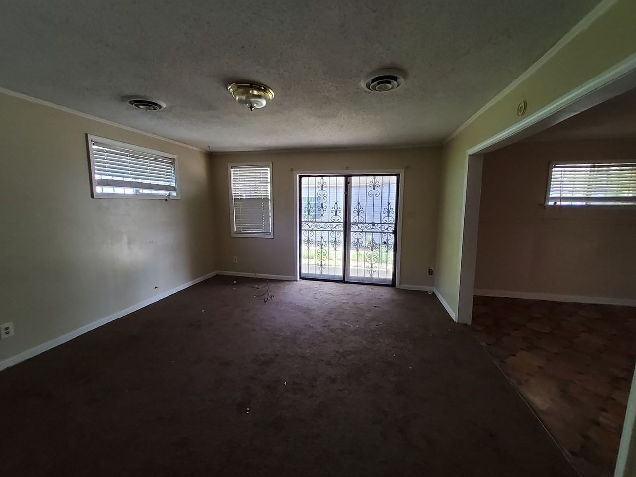 300 Eastview St - Photo 6 of 12