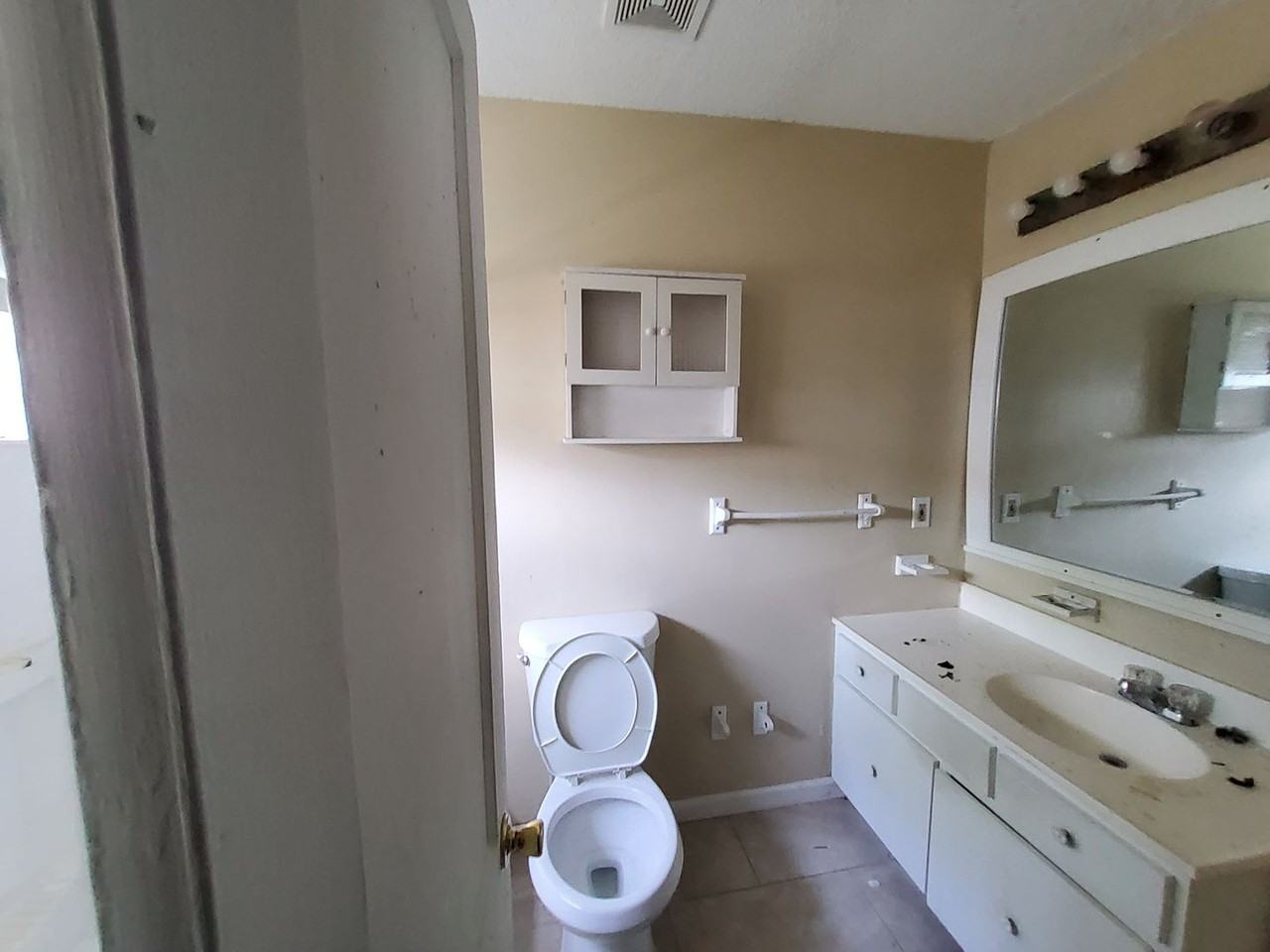 300 Eastview St - Photo 7 of 12