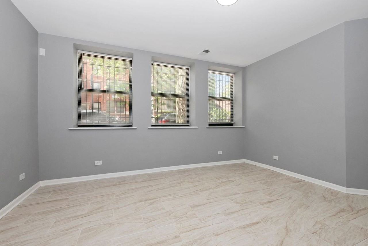7207 S Yates Blvd - Photo 2 of 8