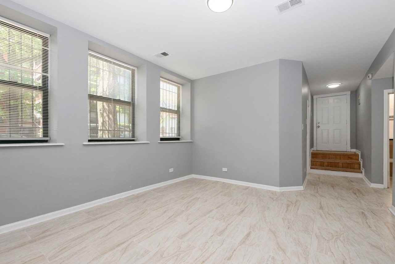 7207 S Yates Blvd - Photo 3 of 8