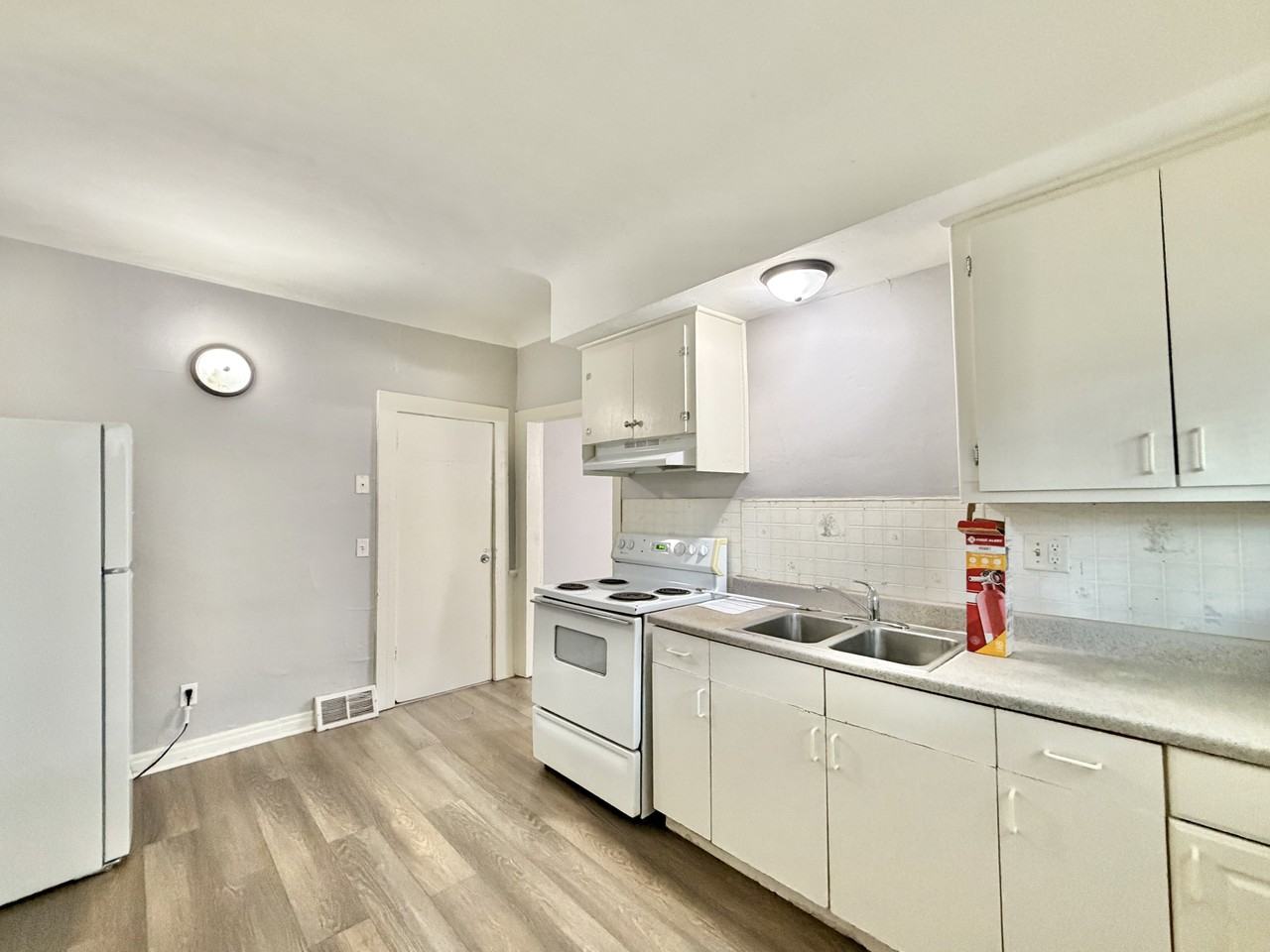 330 Lincoln St #2 - Photo 3 of 15