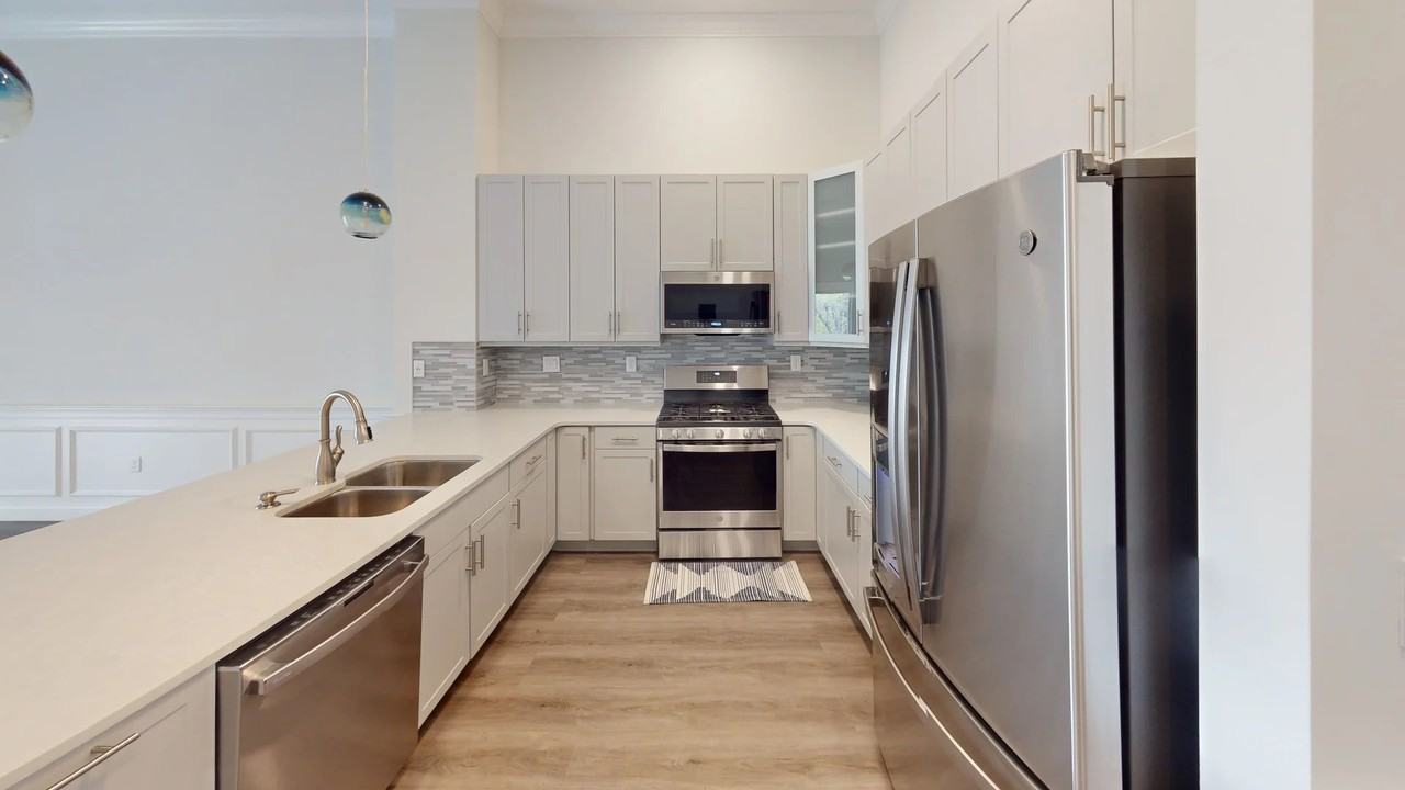 320 Middlesex Ave. - Photo 2 of 13