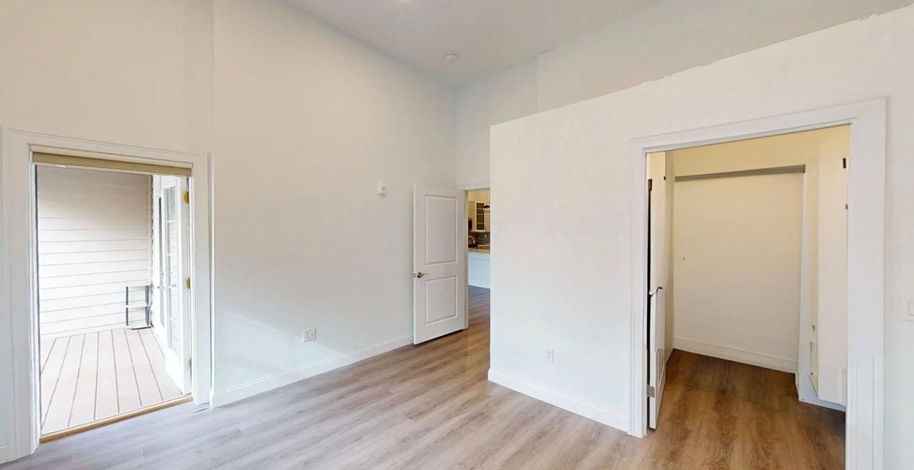 320 Middlesex Ave. - Photo 5 of 13