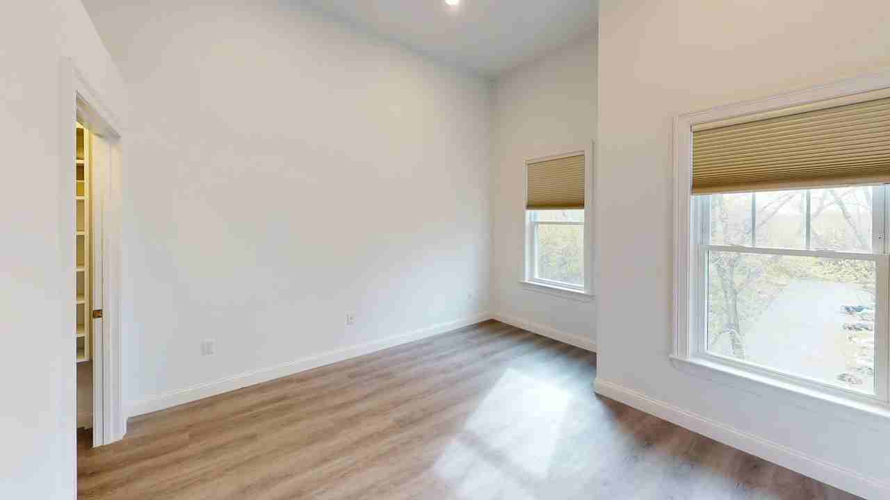 320 Middlesex Ave. - Photo 6 of 13
