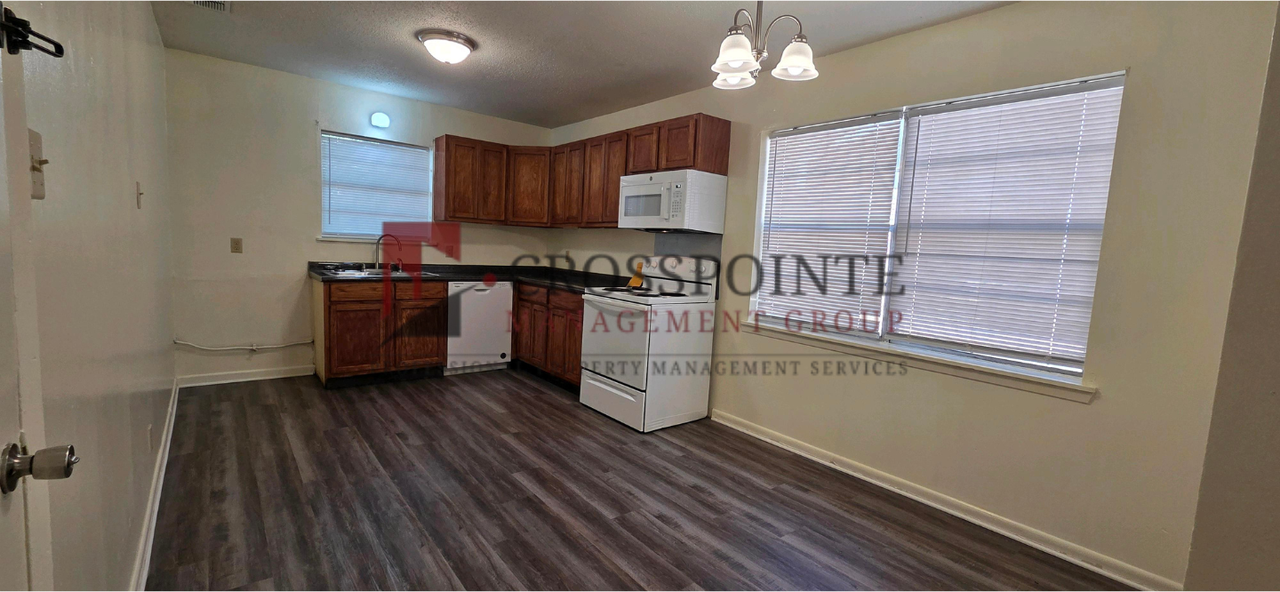 109 Queens Ct - Photo 3 of 14