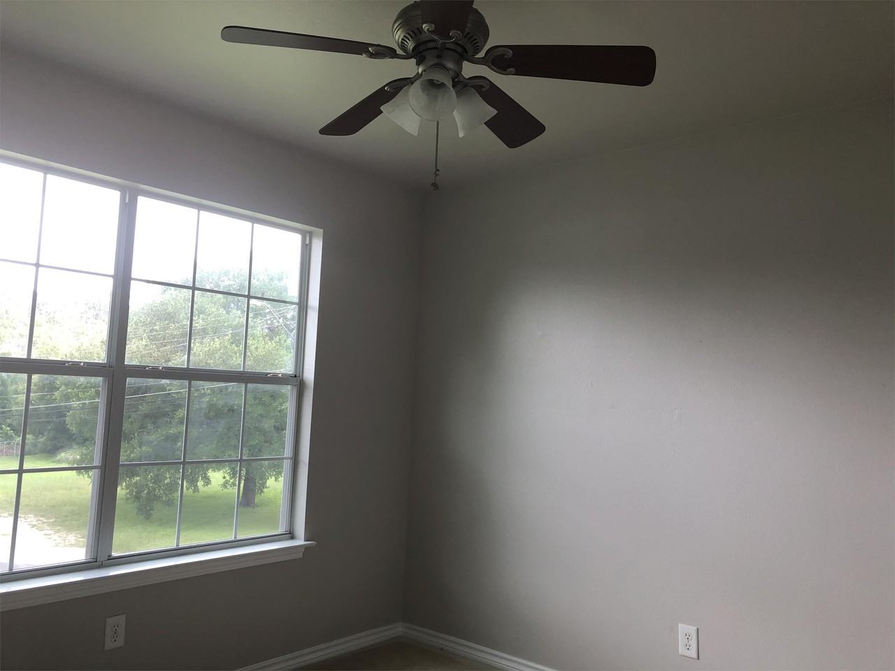 1228B Eleanor St - Photo 4 of 20