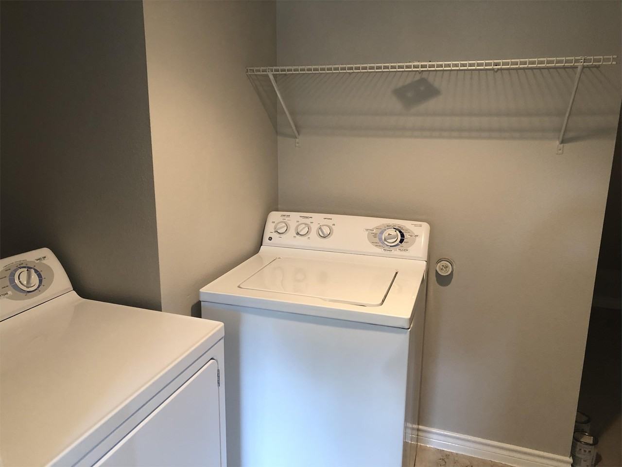1228B Eleanor St - Photo 4 of 20