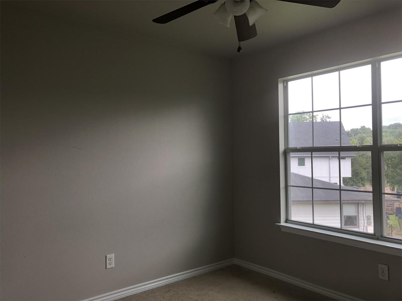 1228B Eleanor St - Photo 3 of 20