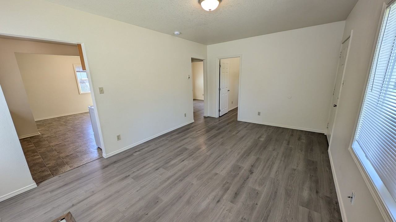 554 E Main St - Photo 7 of 22