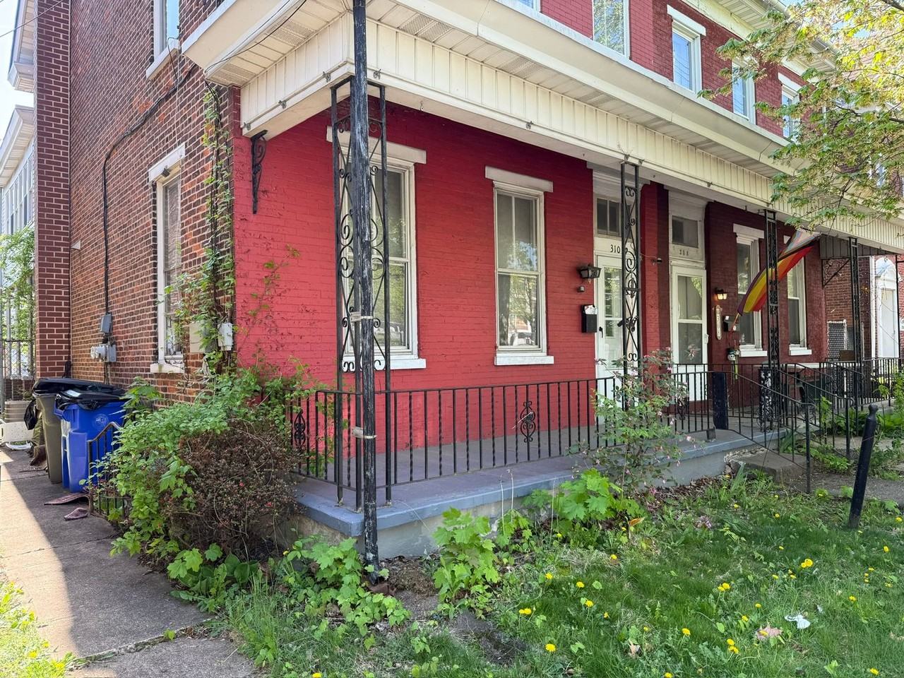 310 N Charlotte St - Photo 3 of 36