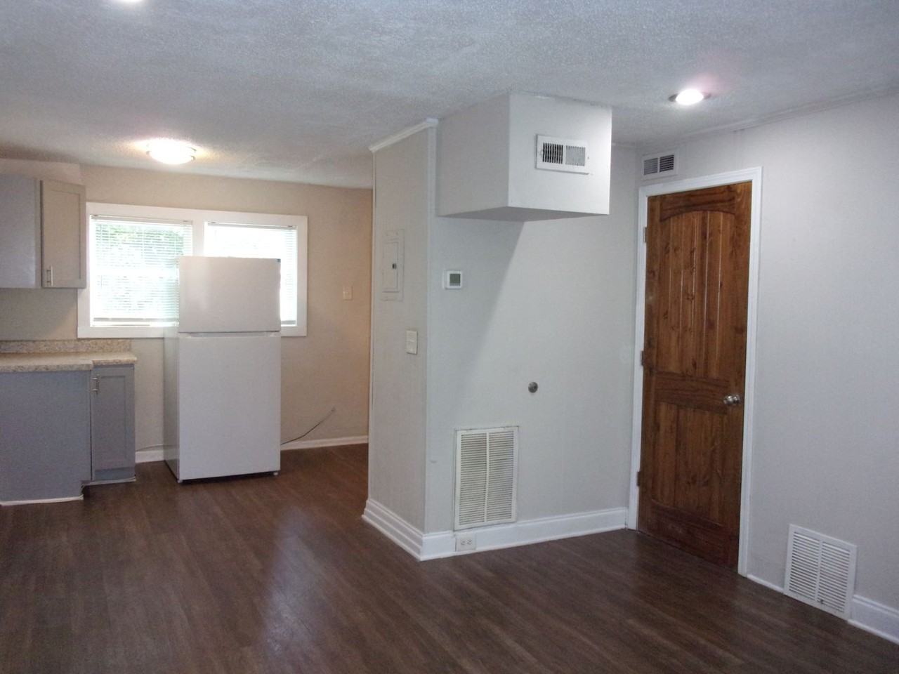2405 Julia Ave - Photo 4 of 14