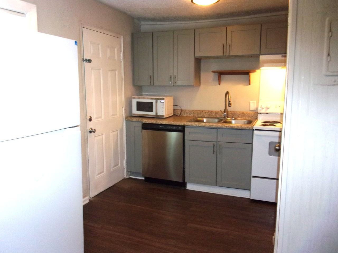 2405 Julia Ave - Photo 5 of 14