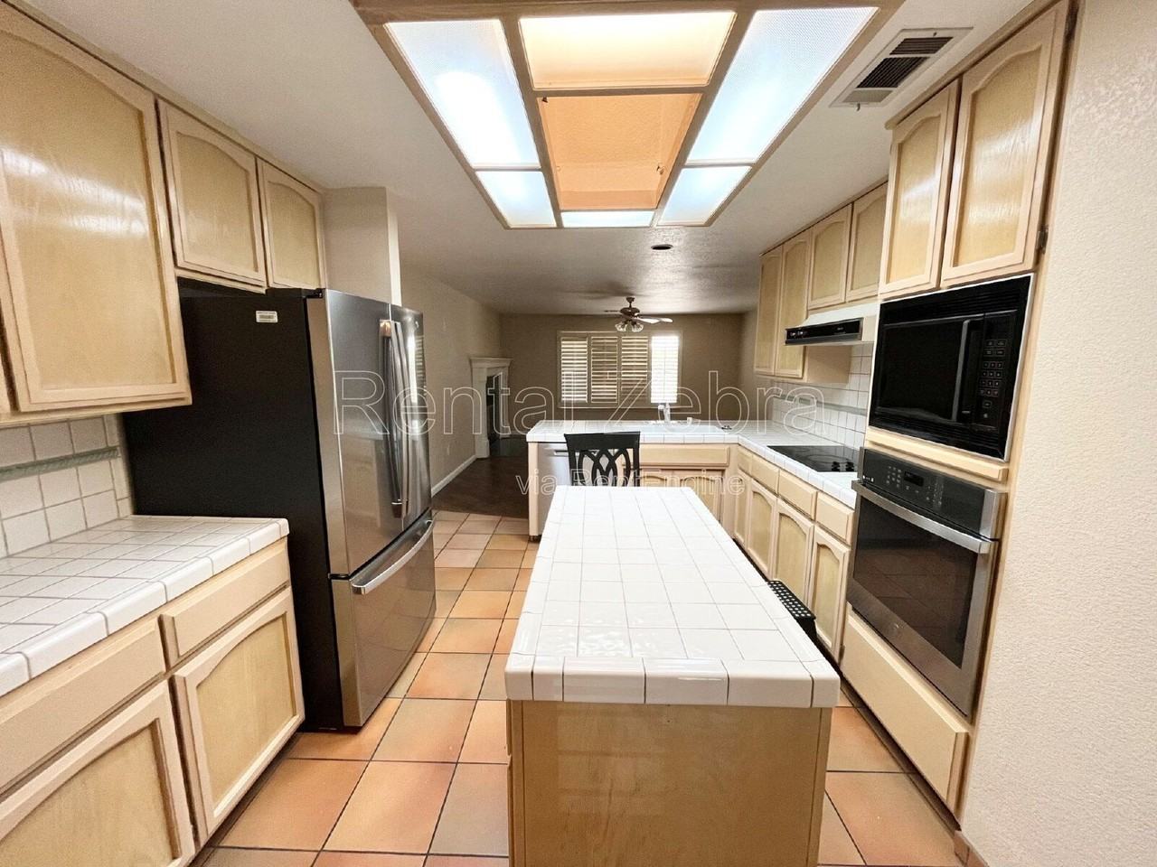 1199 Paseo Verde Dr - Photo 3 of 17