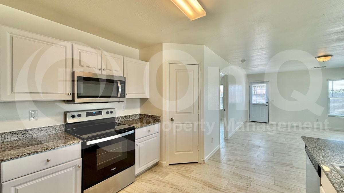 1081 W Palo Verde Ave - Photo 3 of 20