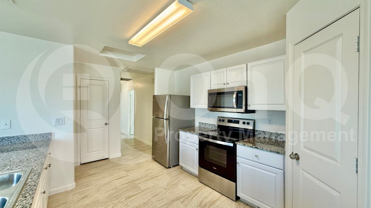 1081 W Palo Verde Ave - Photo 4 of 20
