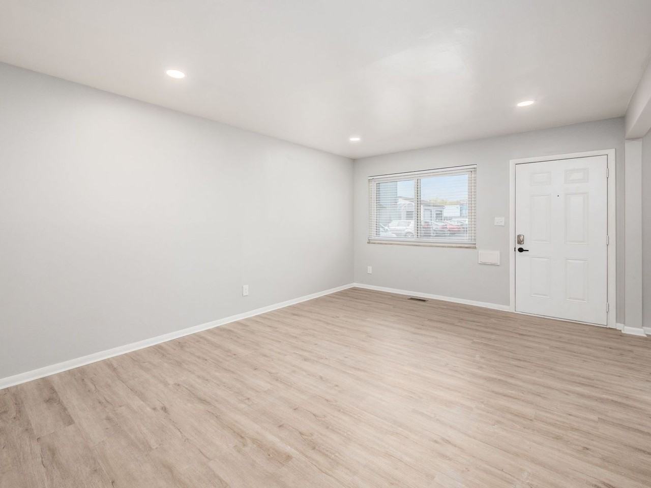 980 King Ave #706 - Photo 3 of 24