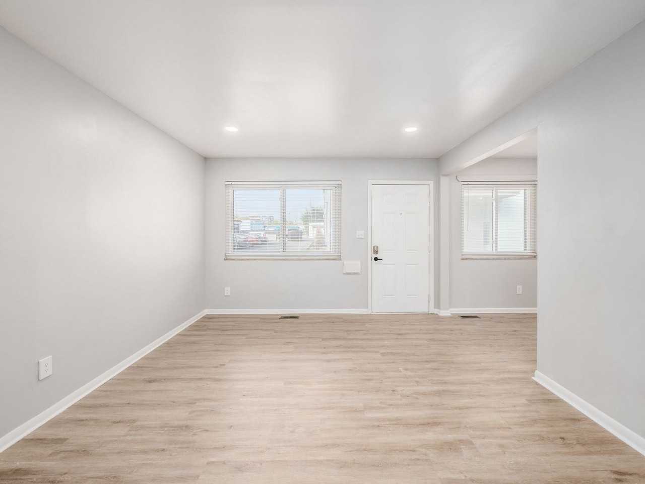 980 King Ave #706 - Photo 4 of 24