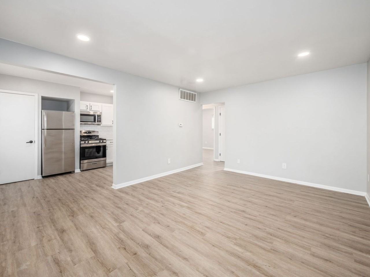 980 King Ave #706 - Photo 5 of 24
