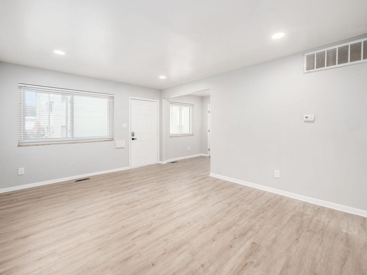 980 King Ave #706 - Photo 6 of 24