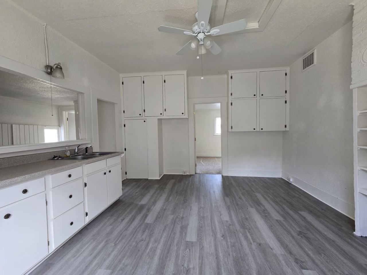 228 Se Pitzer St - Photo 6 of 15