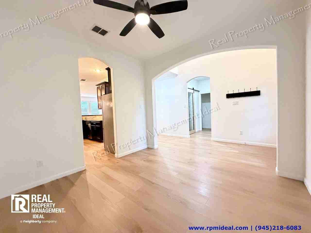 11713 Yarmouth Ln - Photo 4 of 30
