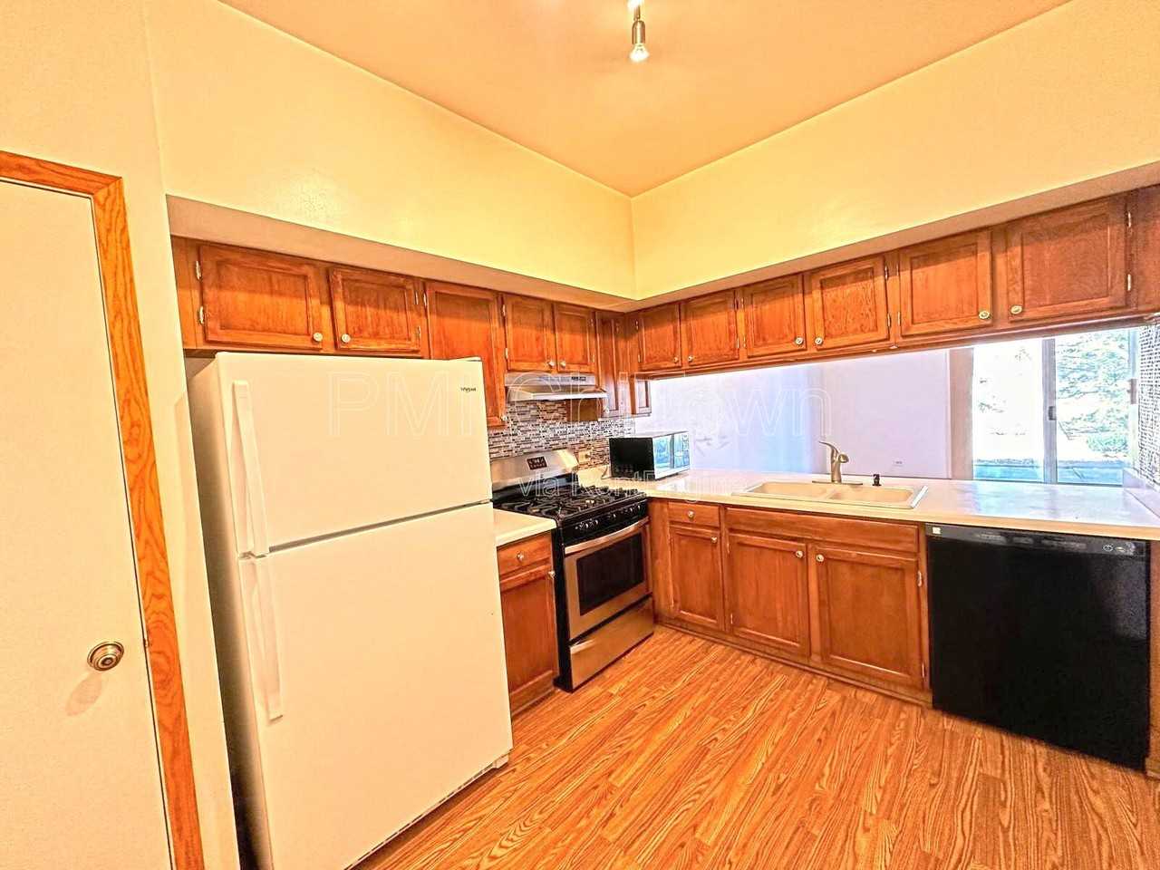 1172 Regency Dr - Photo 6 of 18