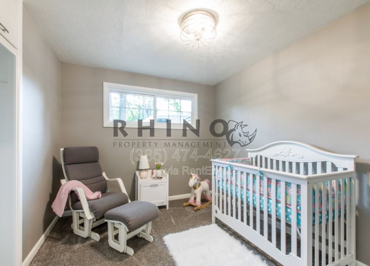 255 N 400 E - Photo 7 of 13