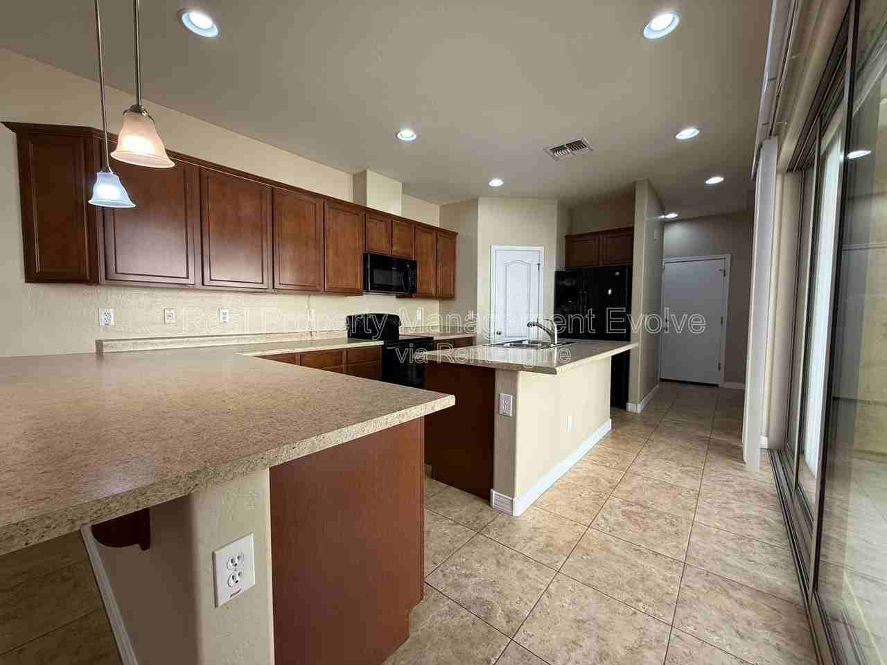 9020 W Nicolet Ave - Photo 6 of 35
