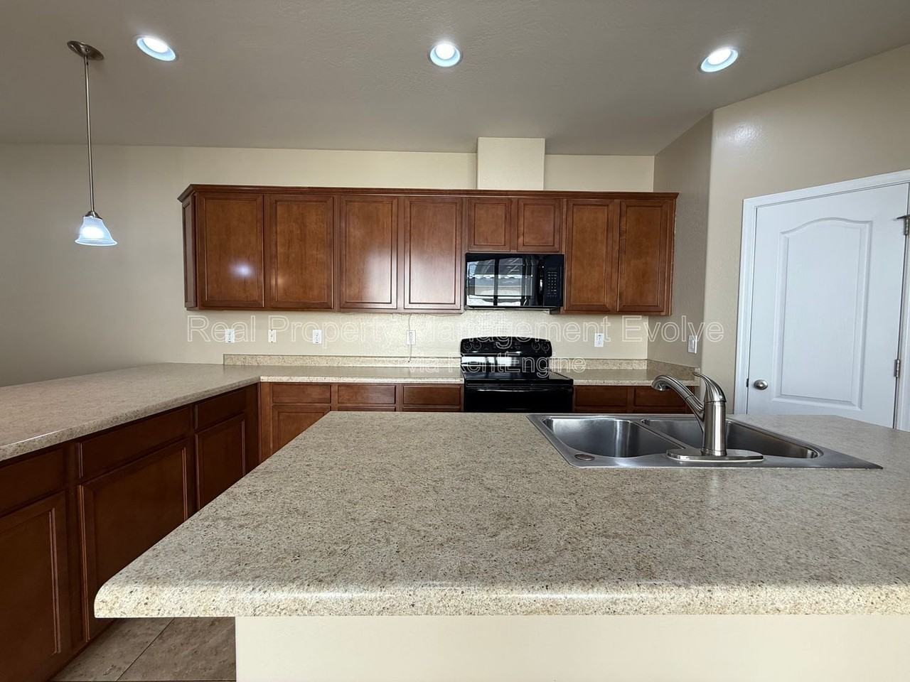 9020 W Nicolet Ave - Photo 7 of 35