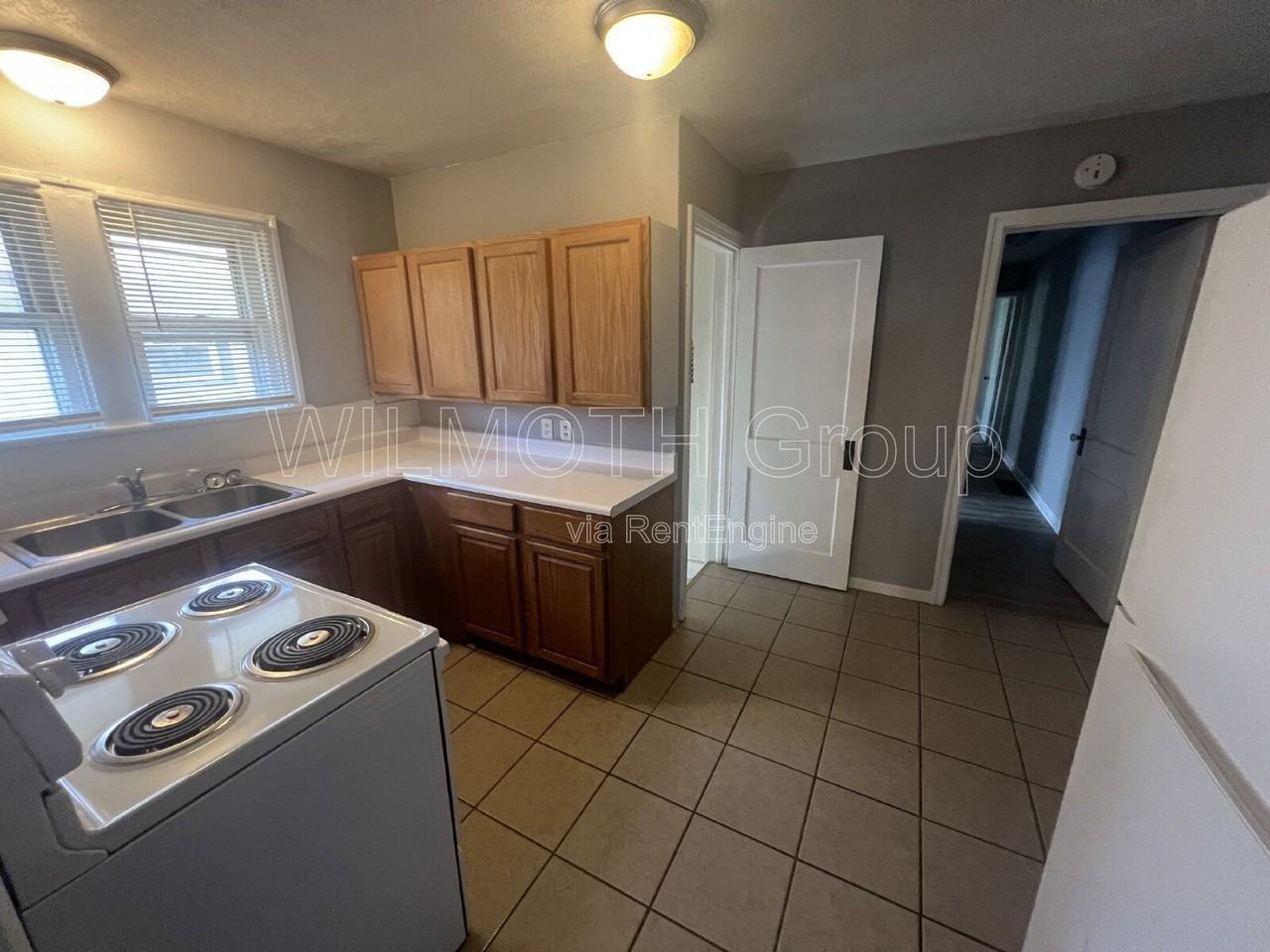5318 Winthrop Ave - Photo 4 of 13