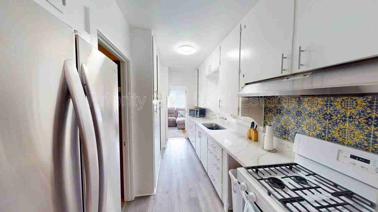 3503 Indiana St - Photo 5 of 21