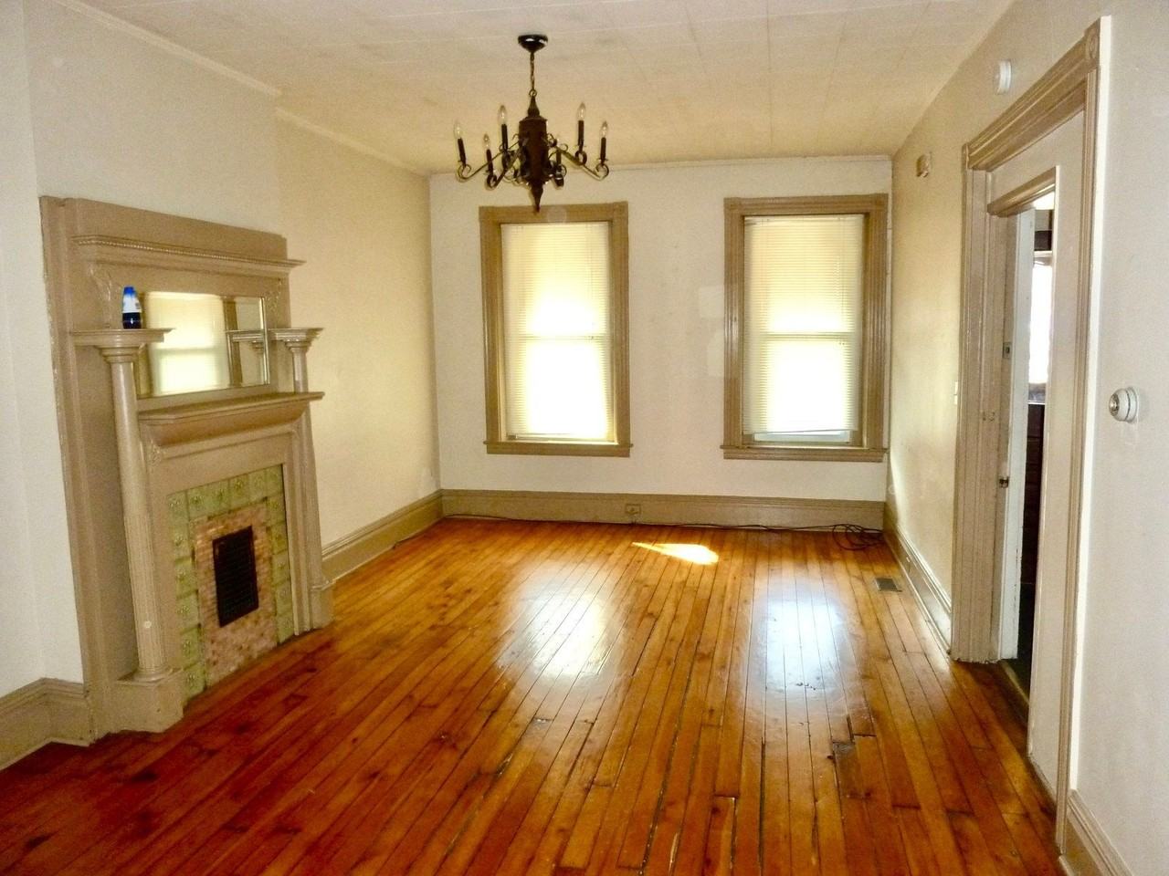 325 W Lemon St #1 - Photo 2 of 8