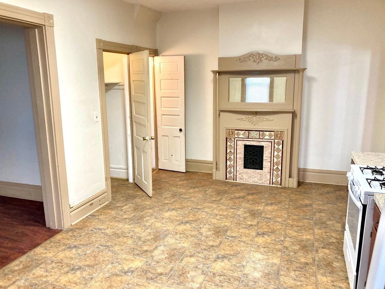 325 W Lemon St #1 - Photo 5 of 8