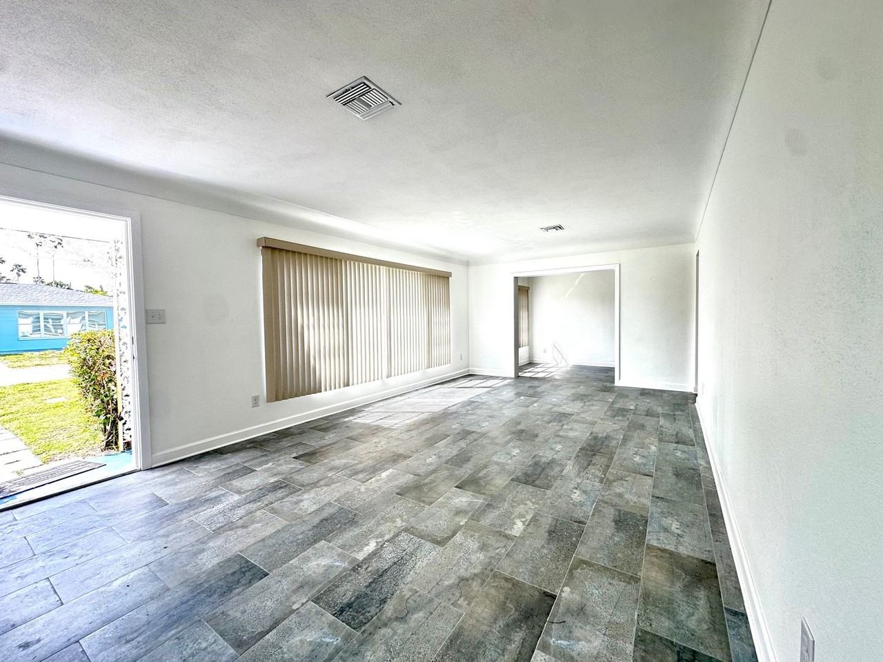 10 158th Ave - Photo 5 of 31