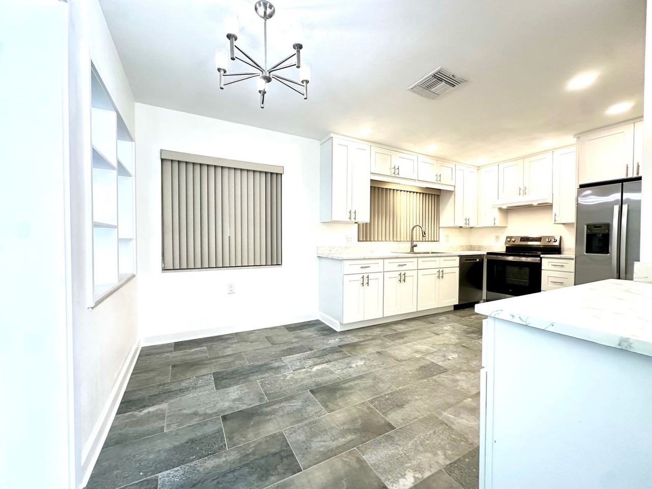 10 158th Ave - Photo 7 of 31
