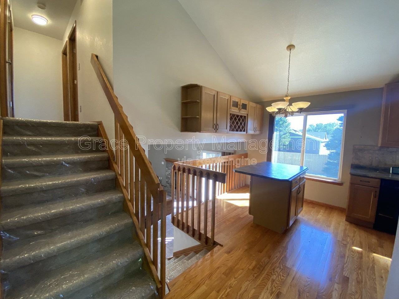 13052 Grape Ct - Photo 4 of 32