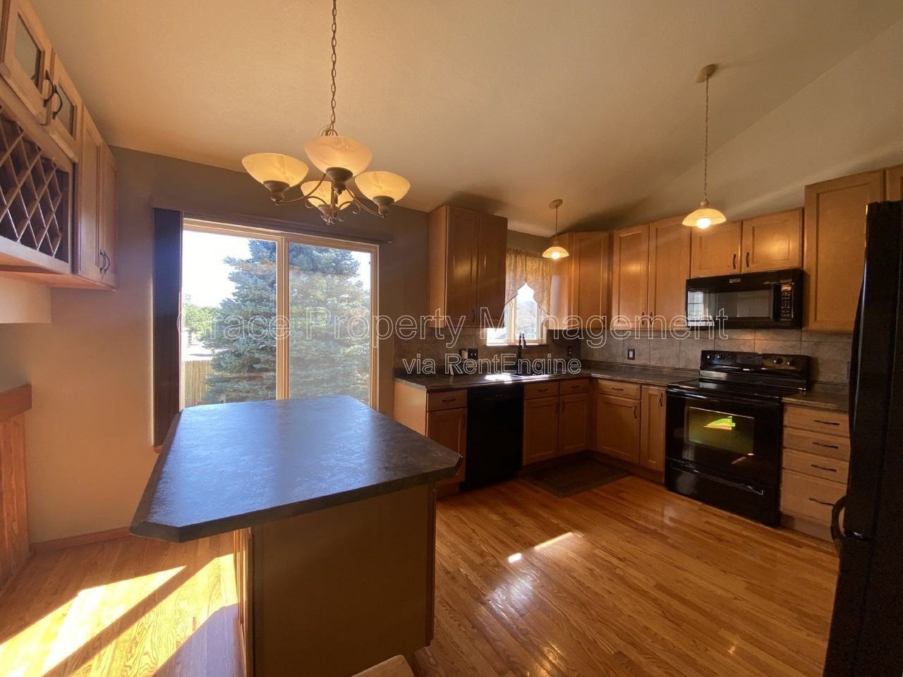 13052 Grape Ct - Photo 6 of 32