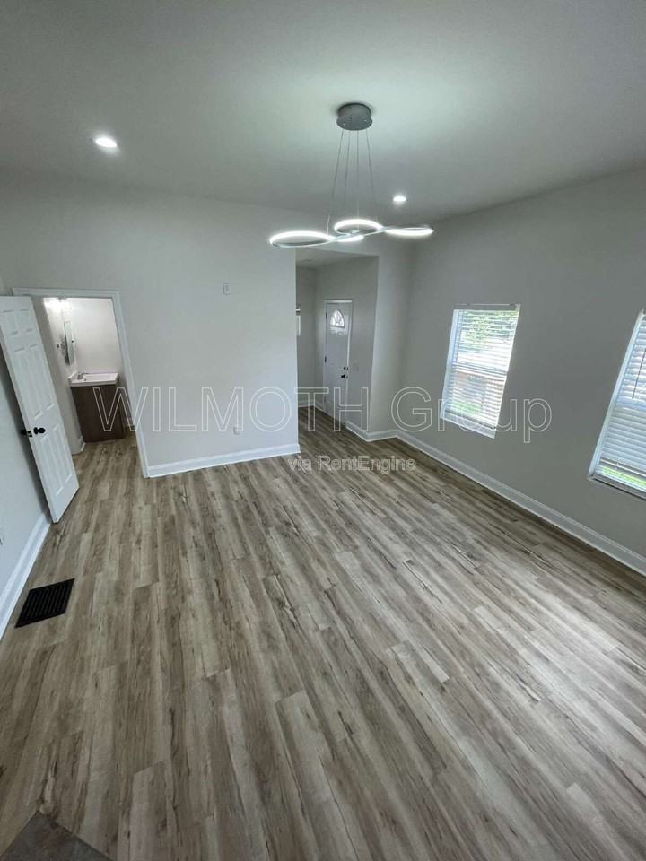 1126 Villa Ave - Photo 3 of 15