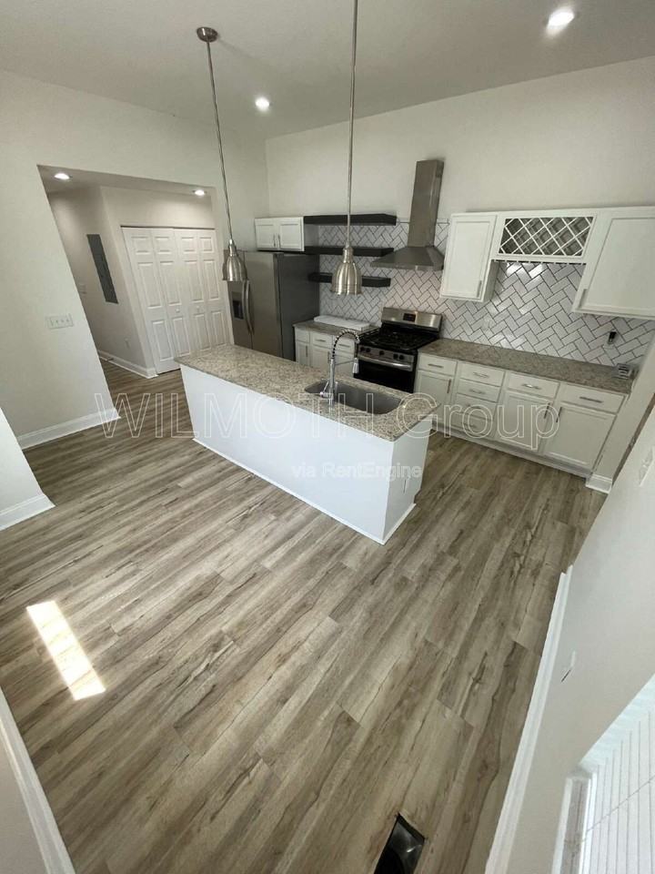 1126 Villa Ave - Photo 4 of 15