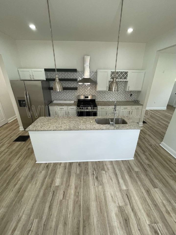1126 Villa Ave - Photo 5 of 15
