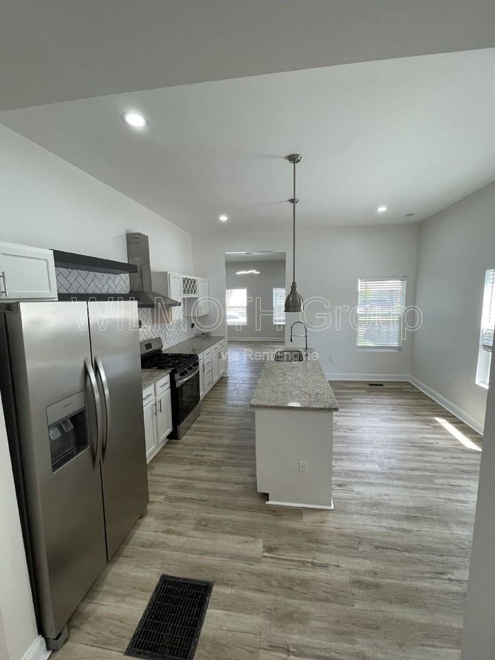 1126 Villa Ave - Photo 7 of 15
