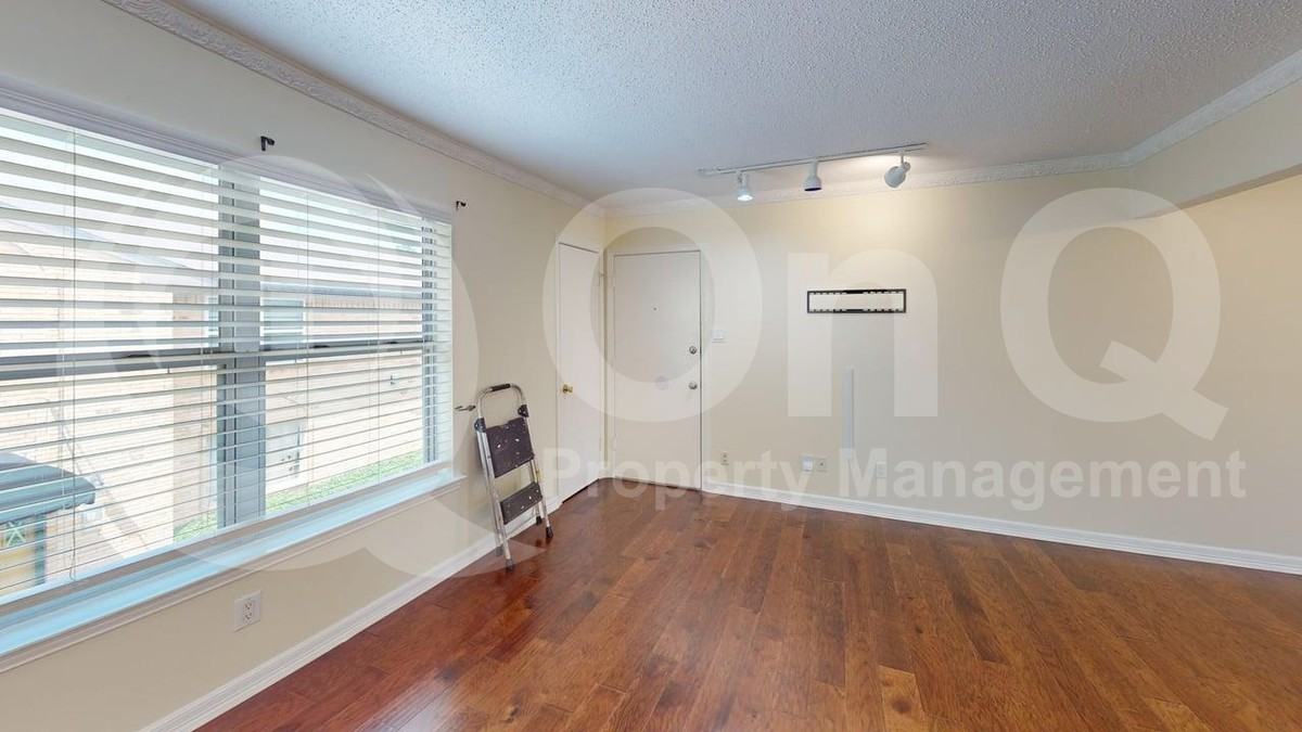 5835 Sandhurst Ln #D - Photo 5 of 13