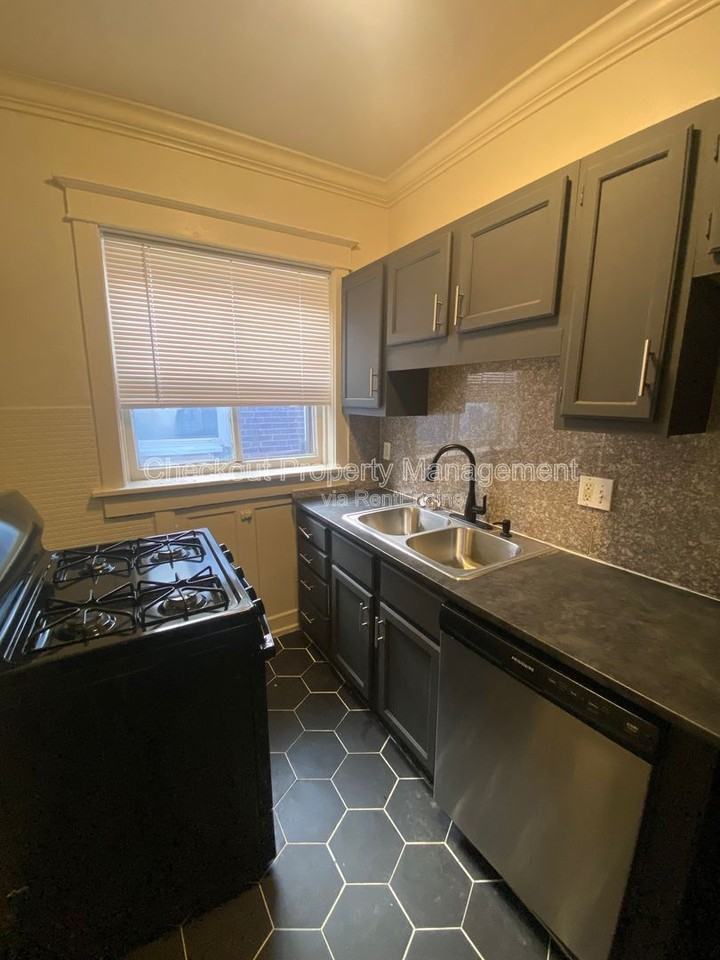 2035 Maury Ave - Photo 5 of 23